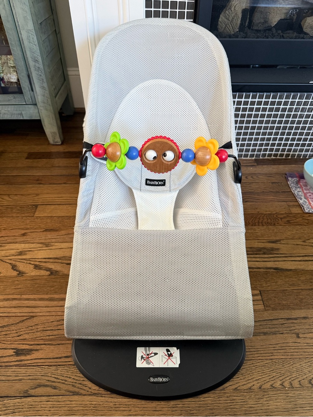 BabyBjörn Grey Mesh Bouncer with Wood Toy Bar